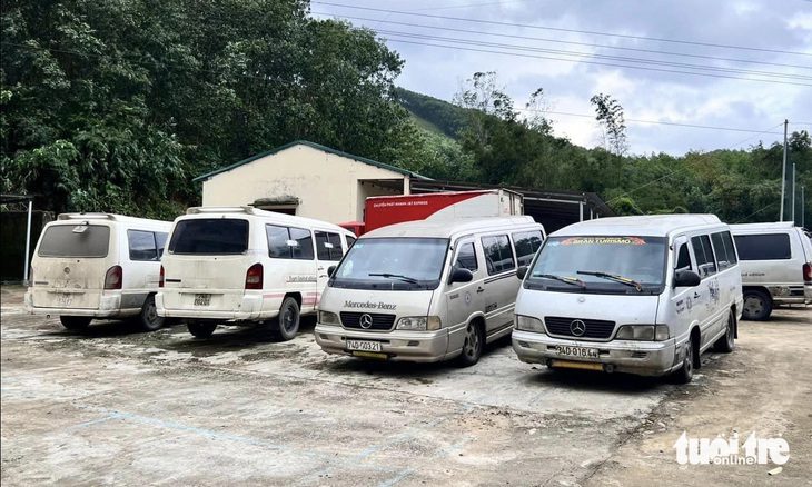 Biệt đội xe hạ tải chở hàng lậu, phóng bạt mạng- Ảnh 1. Xe hạ tải chở hàng lậu bị Công an huyện Đakrông bắt giữ - Ảnh: Công an huyện Đakrông