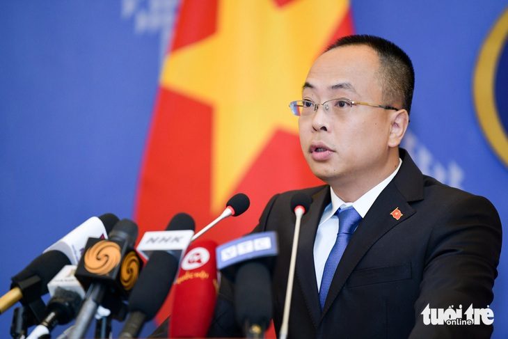 Bộ Ngoại giao Việt Nam: Mekong là dòng sông chung xuyên biên giới- Ảnh 1. Phó phát ngôn Bộ Ngoại giao Đoàn Khắc Việt tại họp báo ngày 23-5 - Ảnh: NAM TRẦN