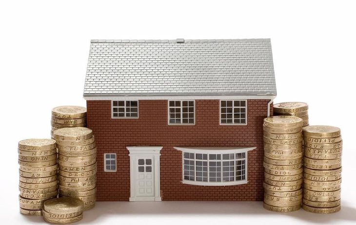 Chính phủ Mỹ đưa tỉ lệ thế chấp xuống mức 7% với kỳ vọng định hình lại thị trường nhà ở- Ảnh 1. Đang có sự lo lắng từ người dân về việc thị trường nhà ở Mỹ sẽ sụp đổ - Ảnh: BLOOMBERG