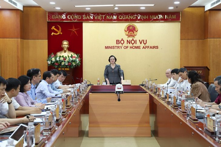 Bộ trưởng Phạm Thị Thanh Trà: Ưu tiên trọng tâm cải cách tiền lương mới- Ảnh 1. Bộ trưởng Bộ Nội vụ Phạm Thị Thanh Trà phát biểu chỉ đạo tại hội nghị - Ảnh: THUẬN NGHIÊM