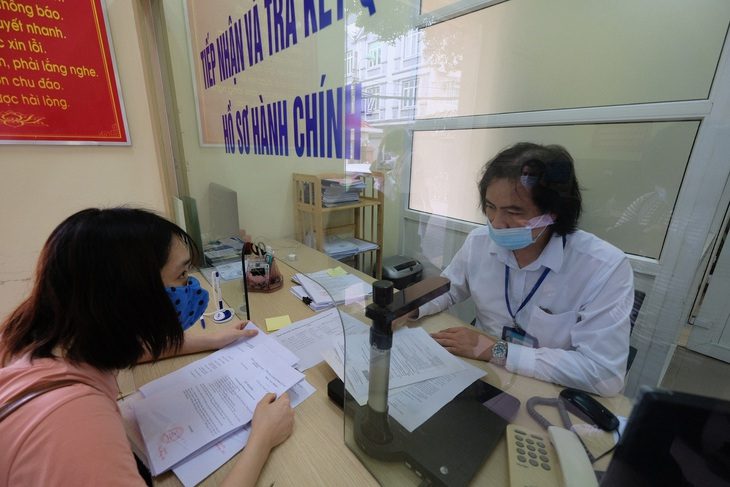 Cán bộ công chức Nhà nước thuộc diện tăng lương từ 1-7 - Ảnh: NAM TRẦN Cán bộ công chức nhà nước thuộc diện tăng lương từ ngày 1-7 - Ảnh: NAM TRẦN