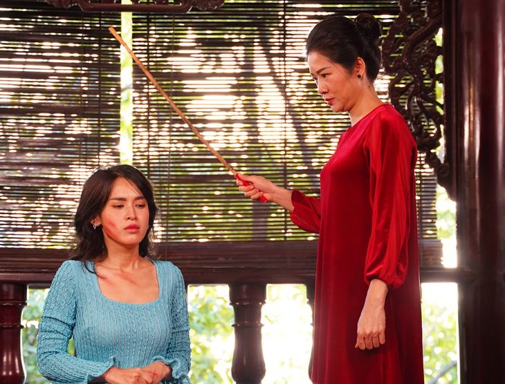 Cảnh tra tấn trong phim Dâu hào môn - Ảnh: ĐPCC Cảnh tra tấn trong phim Dâu hào môn - Ảnh: ĐPCC