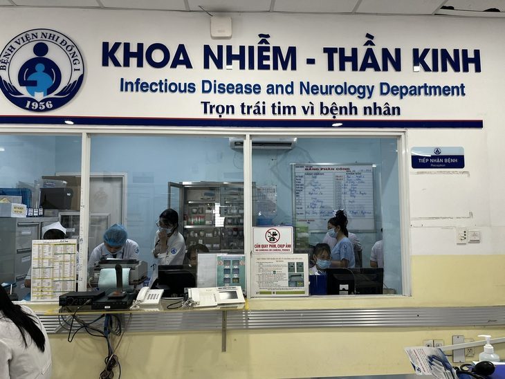 Bệnh sởi sẽ lây trước khi phát ban 4 ngày- Ảnh 1. Khoa nhiễm - thần kinh Bệnh viện Nhi đồng 1 TP.HCM - nơi tiếp nhận nhiều trẻ em mắc bệnh sởi - Ảnh: THÙY DƯƠNG