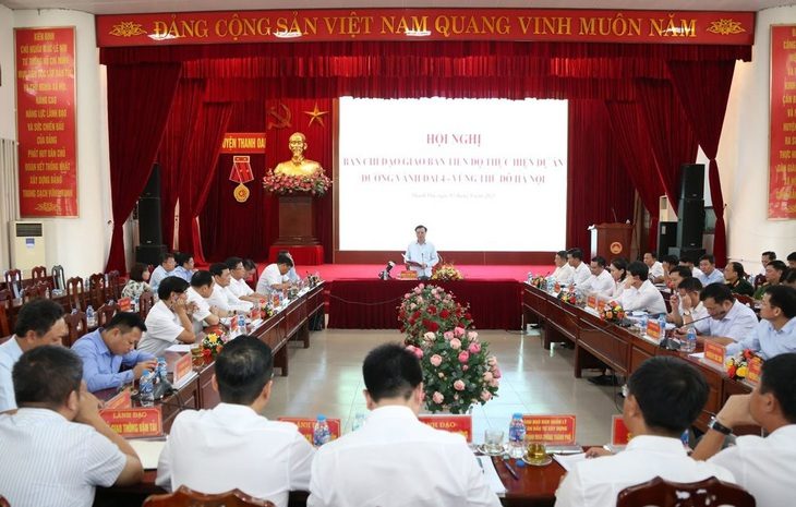 Bí thư Hà Nội: Triển khai dự án đường Vành đai 4 'đang bị chậm lại một chút' - Ảnh 1. Toàn cảnh buổi làm việc ngày 3-8 - Ảnh: NGUYỄN THÀNH