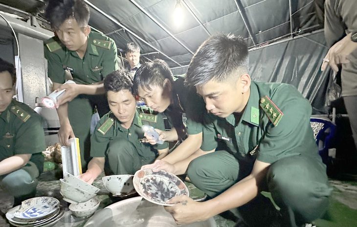 Biển Quảng Ngãi nhiều cổ vật, tự ý lặn vớt coi chừng dính án tù - Ảnh 1. Biển Quảng Ngãi nhiều cổ vật, tự ý lặn vớt coi chừng dính án tù - Ảnh 1.