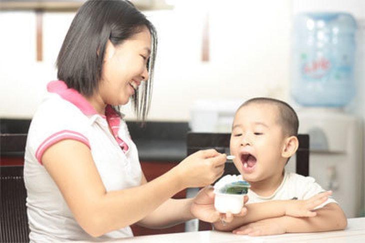 Bỏ thói quen ăn sữa chua sai để bảo vệ ruột già, phòng ung thư... cách nào? - Ảnh 1. Bỏ thói quen ăn sữa chua sai để tốt cho sức khỏe -Ảnh minh họa