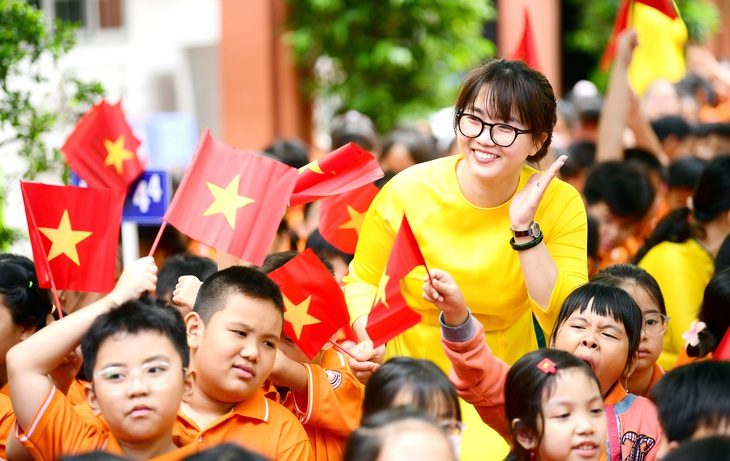 Bộ Nội vụ phản hồi đề xuất bổ sung biên chế giáo viên, không tinh giản biên chế cào bằng - Ảnh 1. Bộ Nội vụ phản hồi đề xuất bổ sung biên chế giáo viên năm học 2024 - 2025 - Ảnh 1.