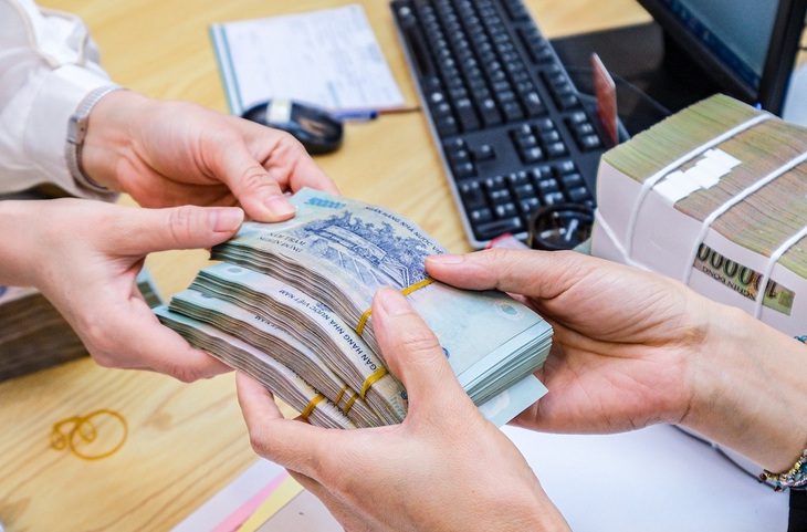 tien-luong-1709284483021923608261-1 Bộ Nội vụ thông tin việc nâng lương trước hạn với cán bộ, công chức - Ảnh 1.