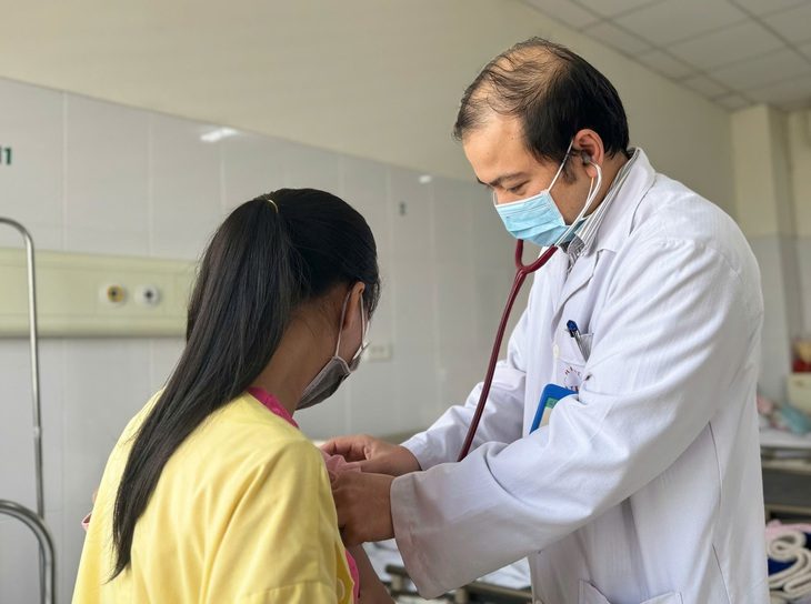 Bé 2 tháng tuổi mắc giang mai lây từ mẹ - Ảnh 1. Bé 2 tháng tuổi mắc giang mai lây từ mẹ - Ảnh 1.